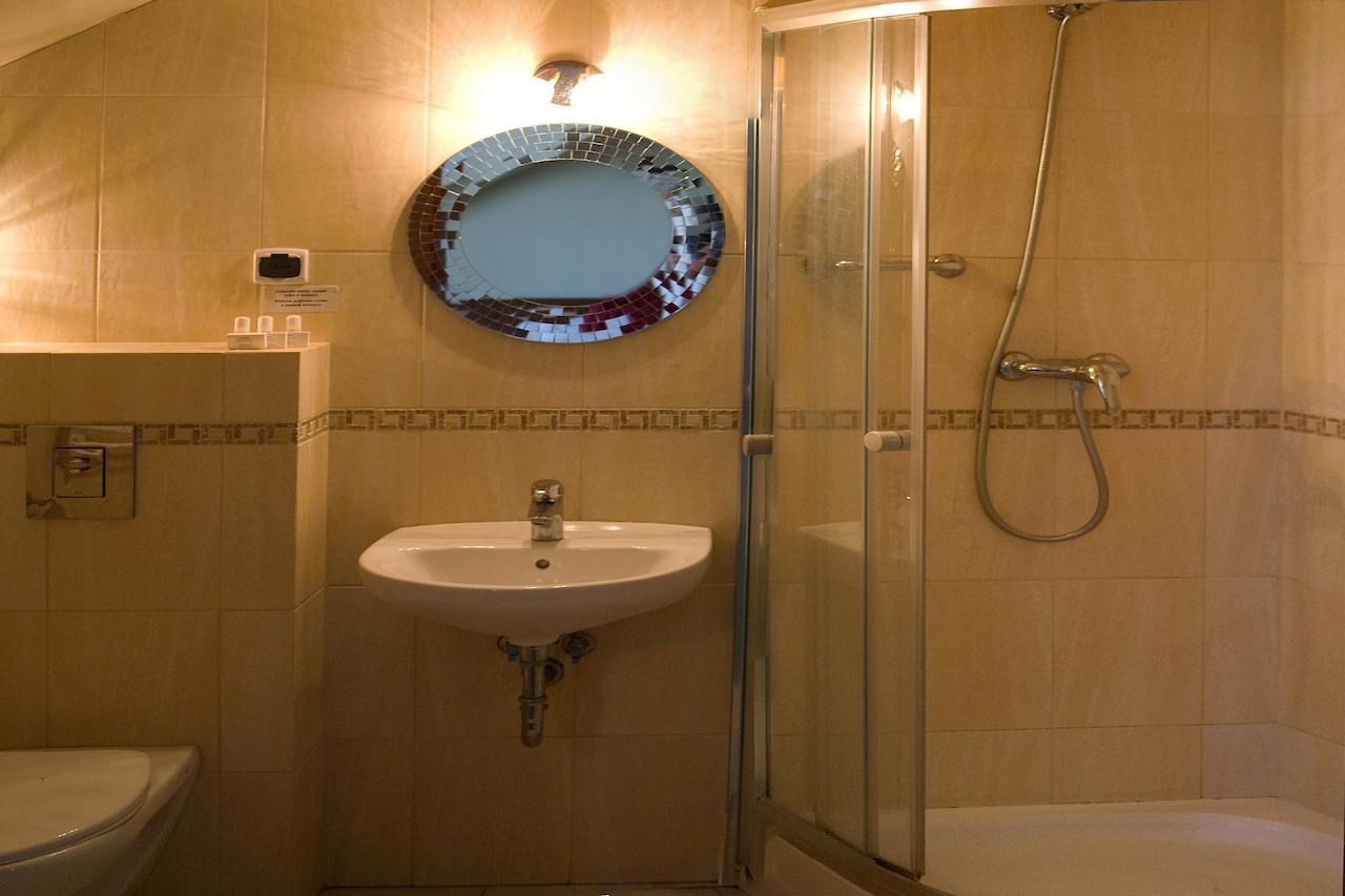 Hotel Lotos Woskrzenice Duze Bilik gambar