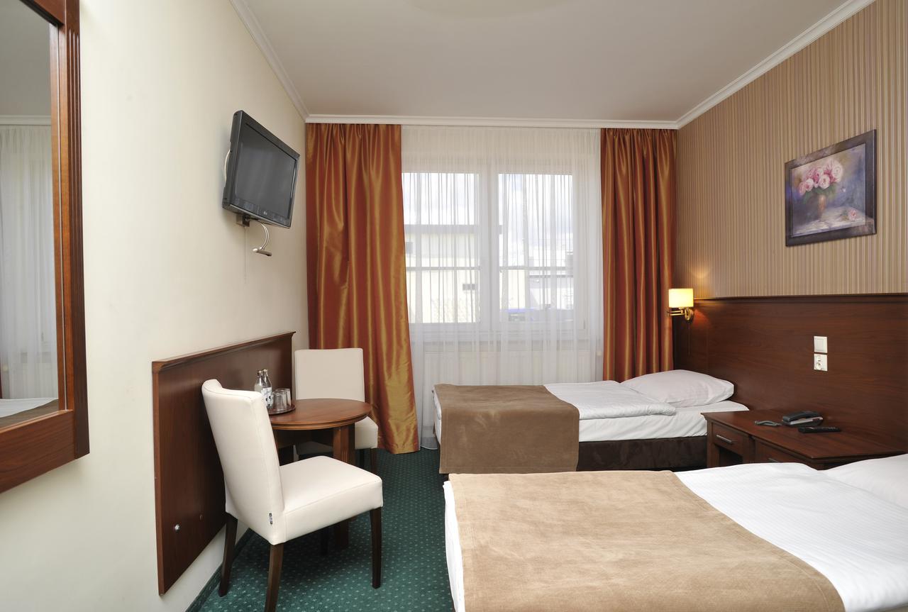 Hotel Lotos Woskrzenice Duze Luaran gambar