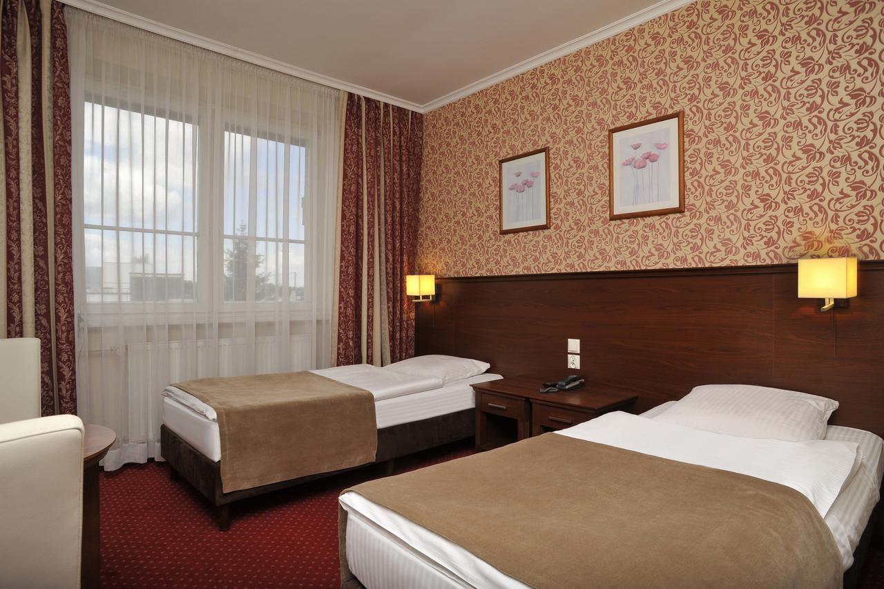 Hotel Lotos Woskrzenice Duze Luaran gambar