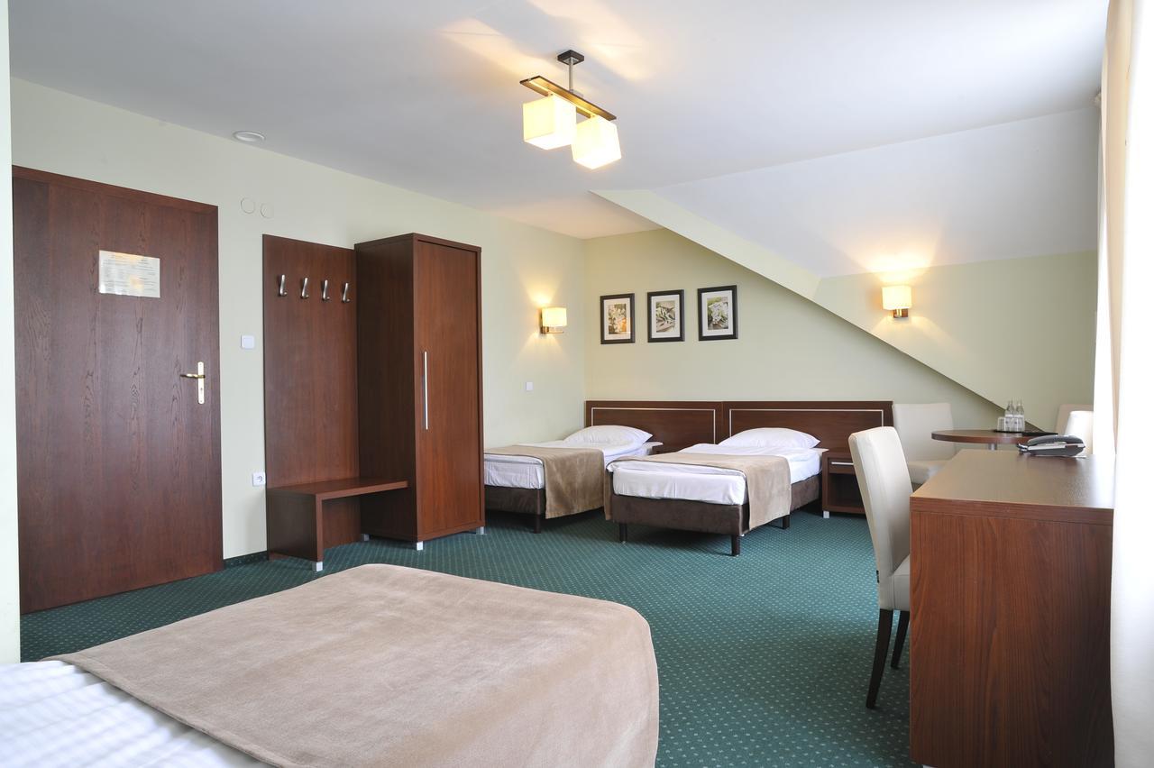 Hotel Lotos Woskrzenice Duze Bilik gambar