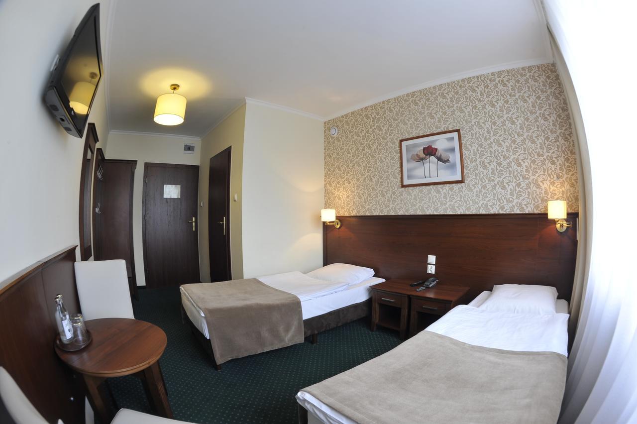 Hotel Lotos Woskrzenice Duze Luaran gambar