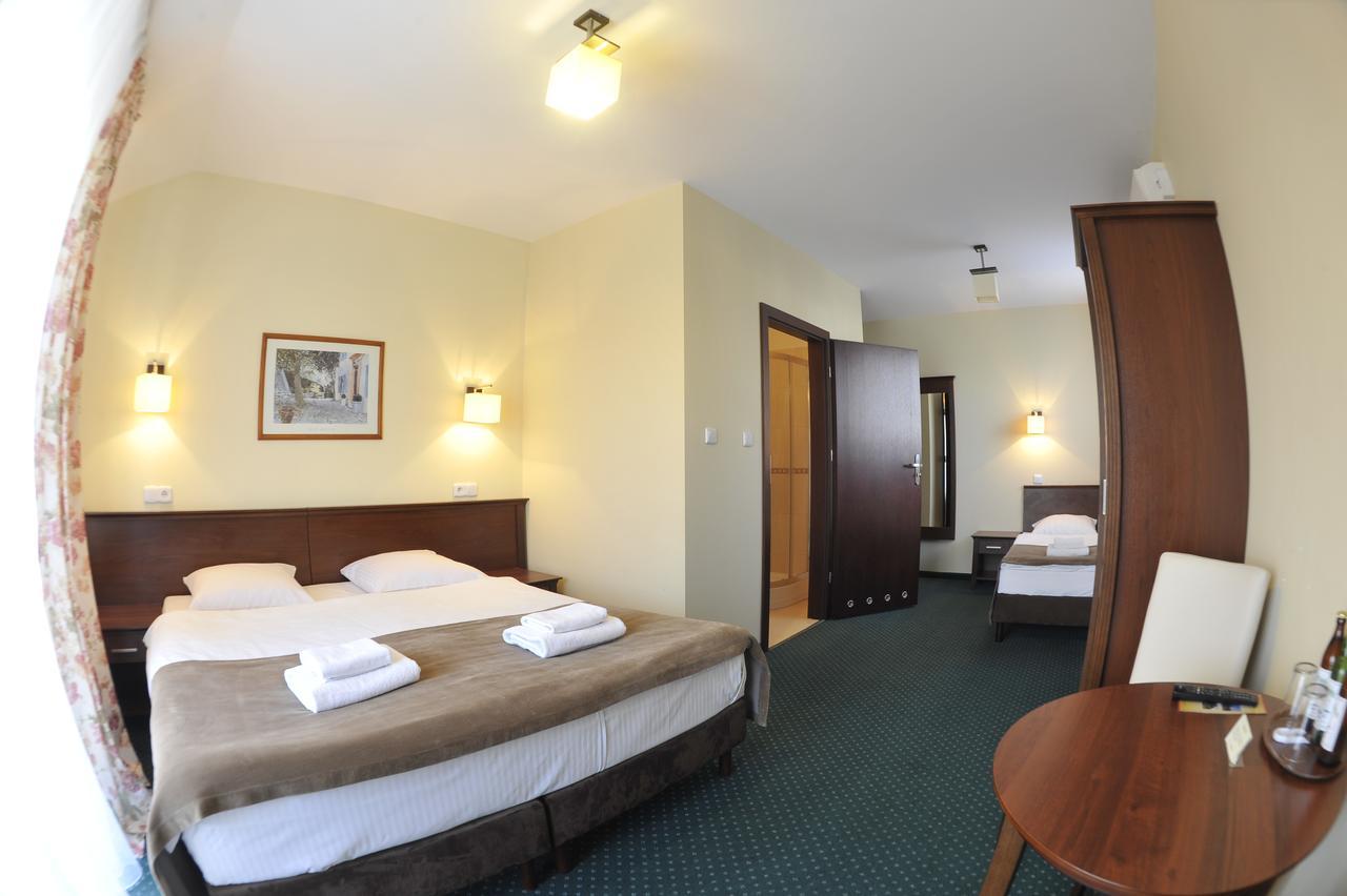 Hotel Lotos Woskrzenice Duze Luaran gambar