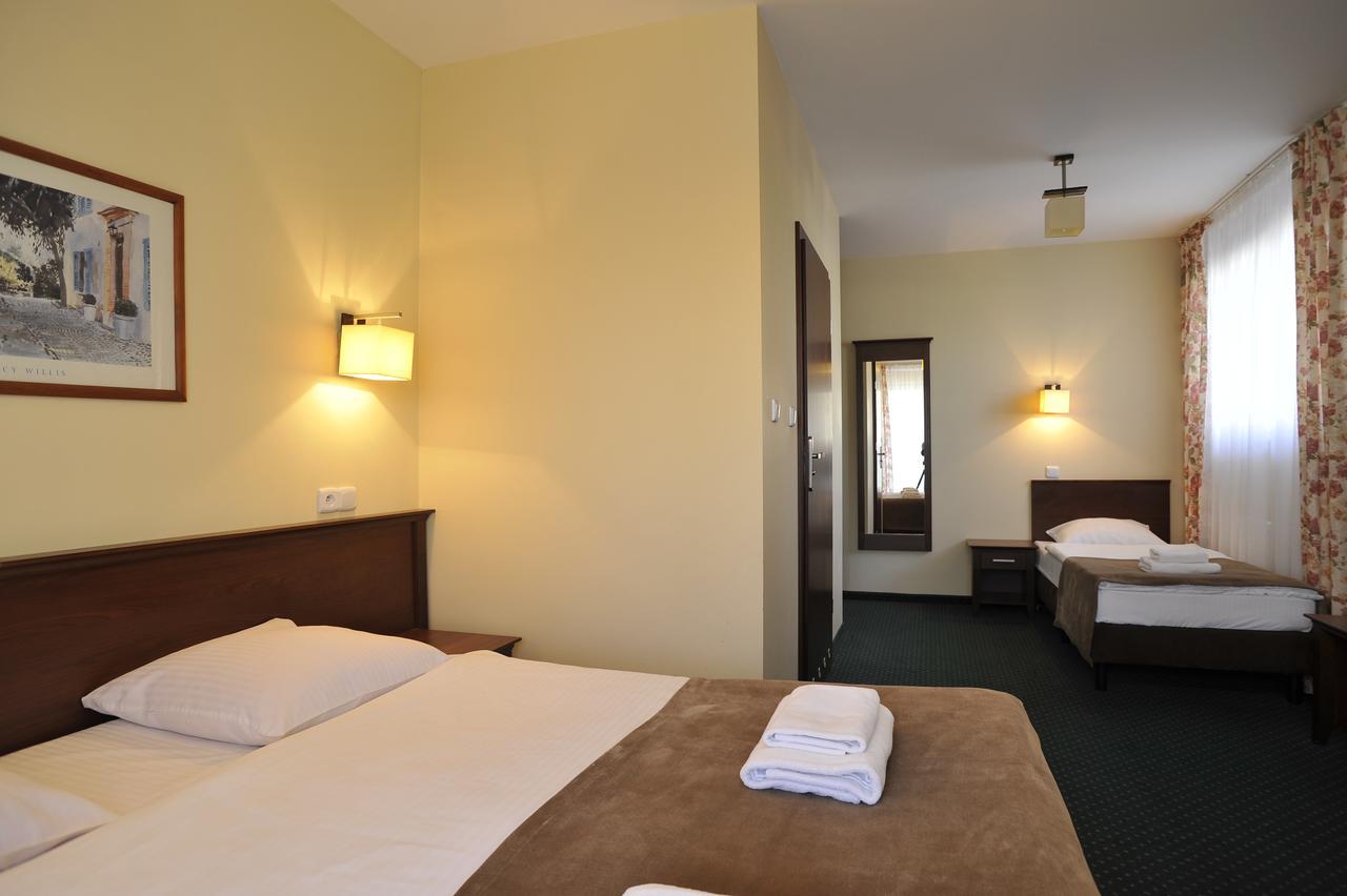 Hotel Lotos Woskrzenice Duze Luaran gambar