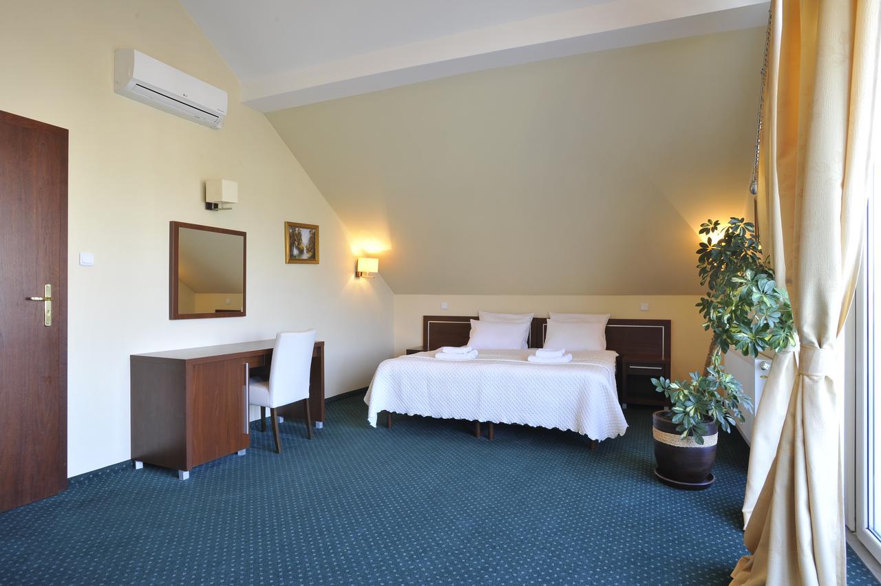 Hotel Lotos Woskrzenice Duze Luaran gambar