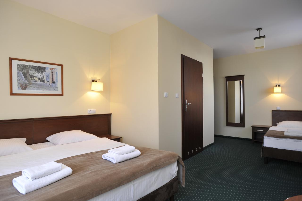 Hotel Lotos Woskrzenice Duze Luaran gambar