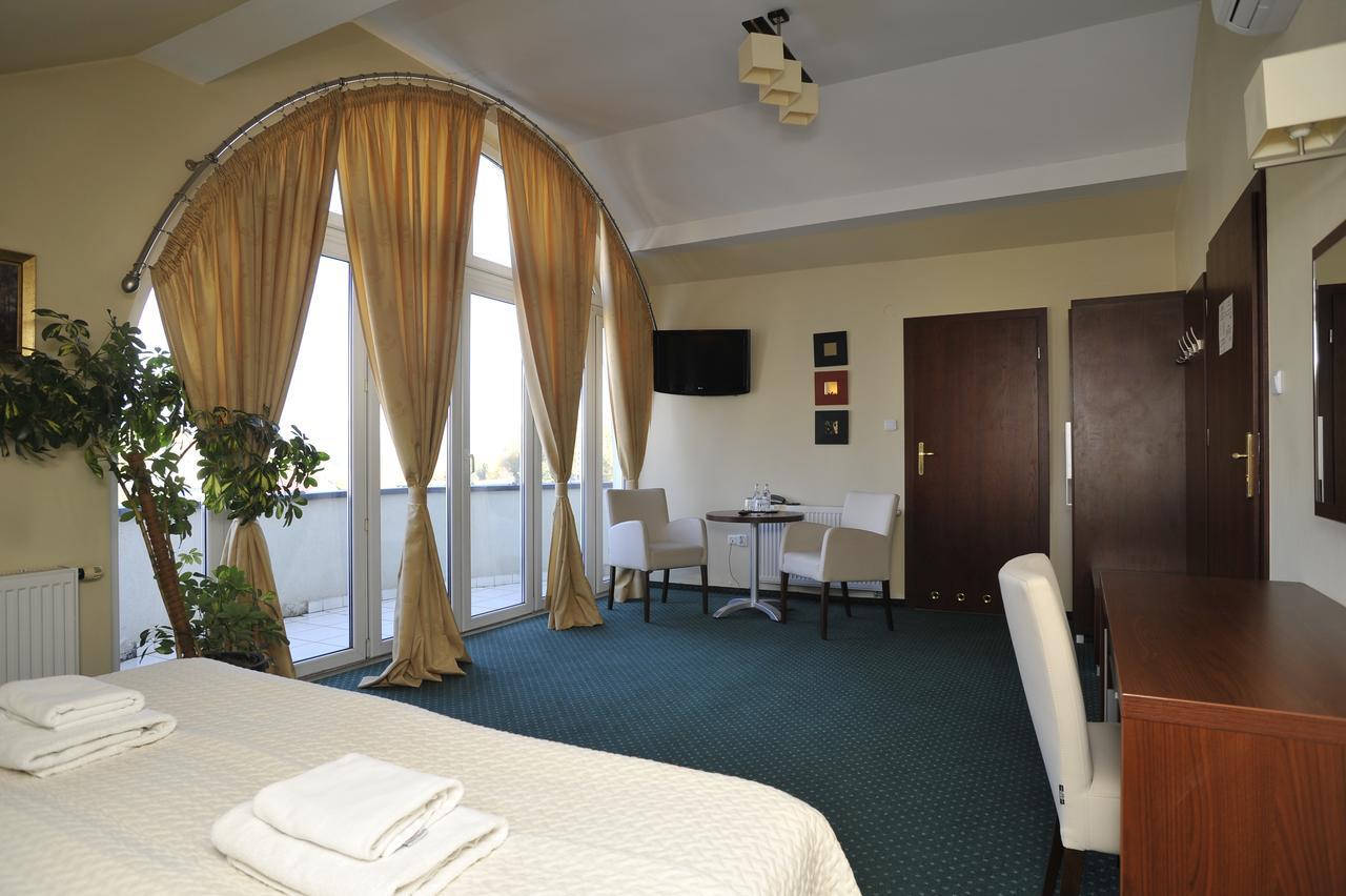 Hotel Lotos Woskrzenice Duze Luaran gambar