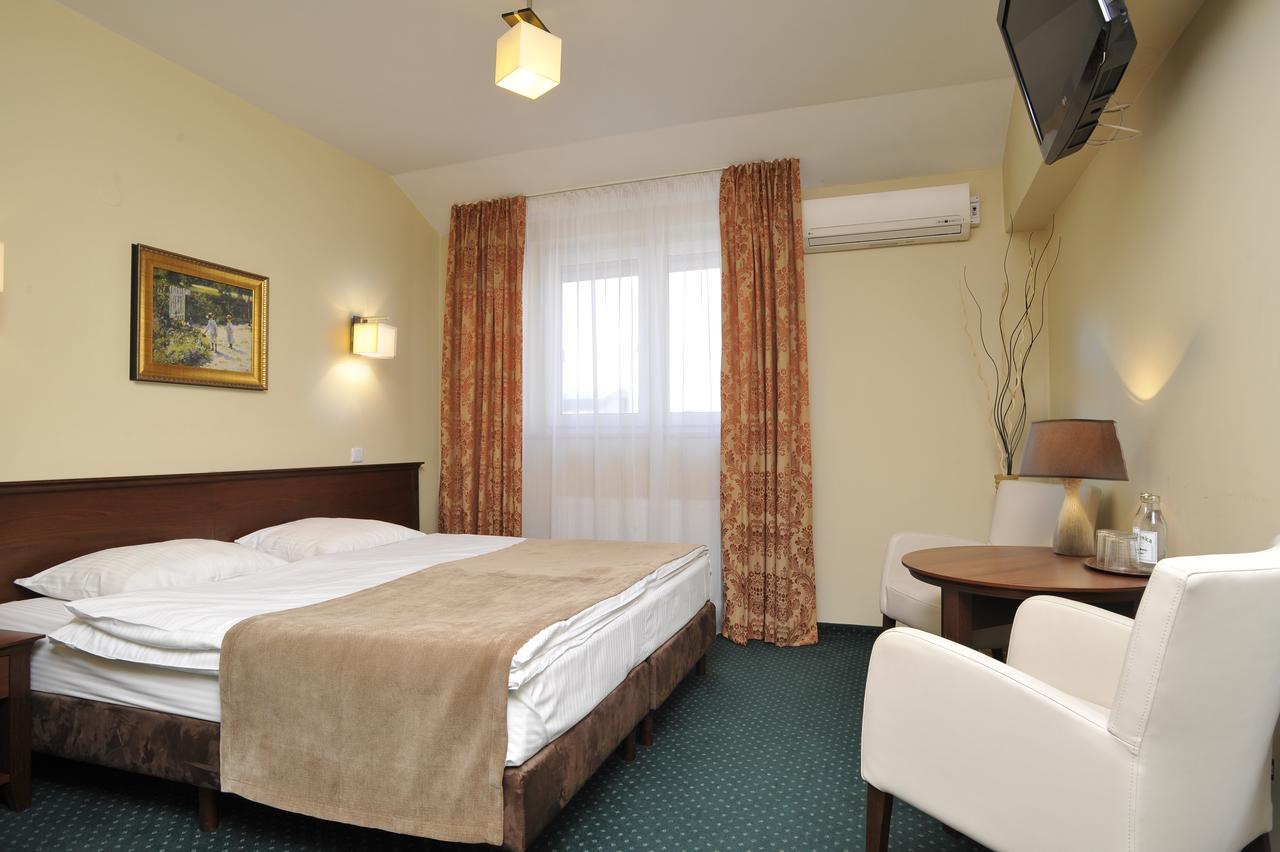 Hotel Lotos Woskrzenice Duze Luaran gambar