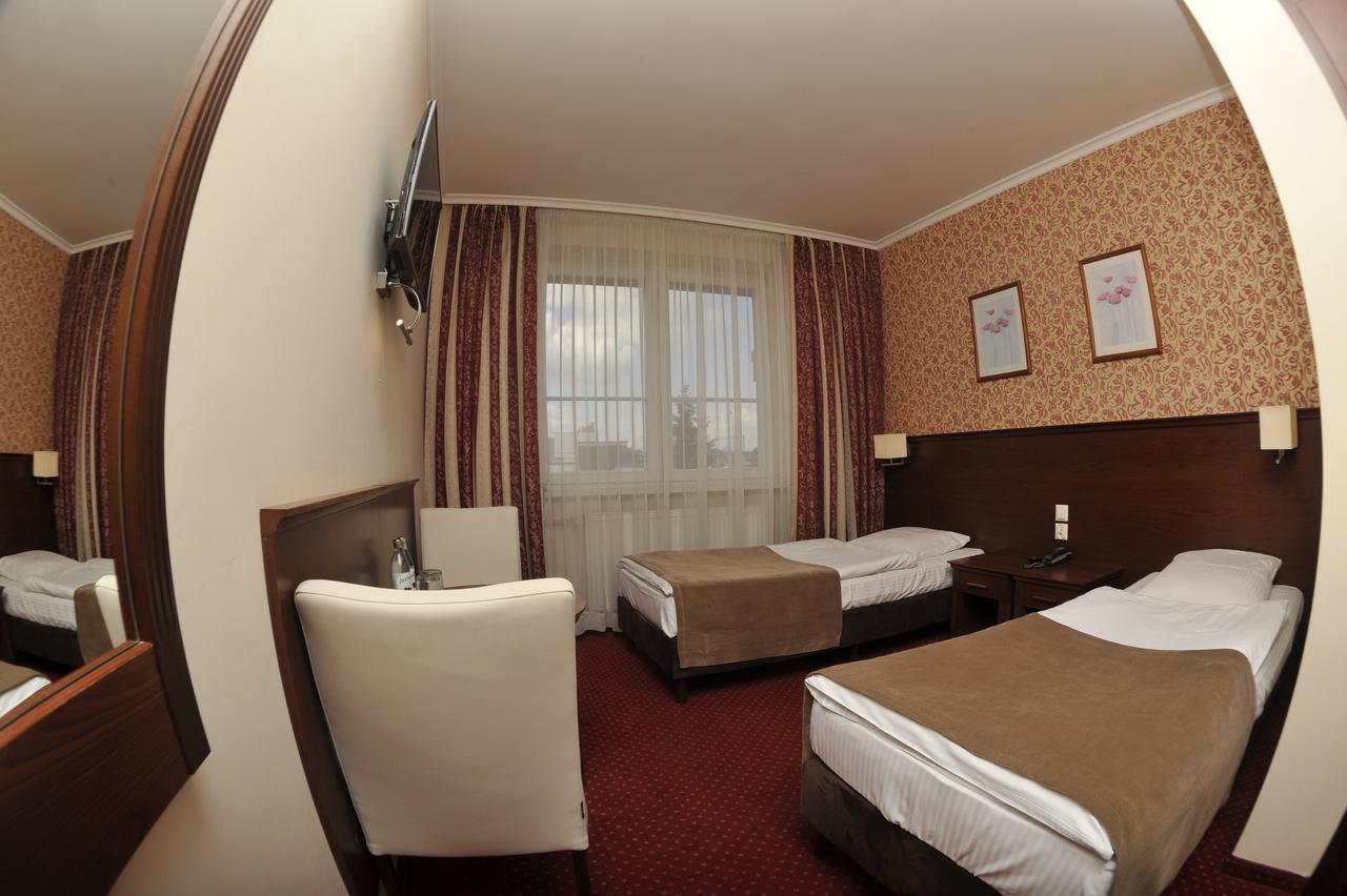 Hotel Lotos Woskrzenice Duze Luaran gambar