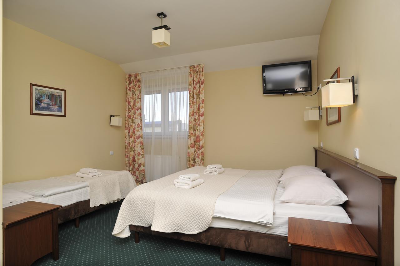 Hotel Lotos Woskrzenice Duze Luaran gambar