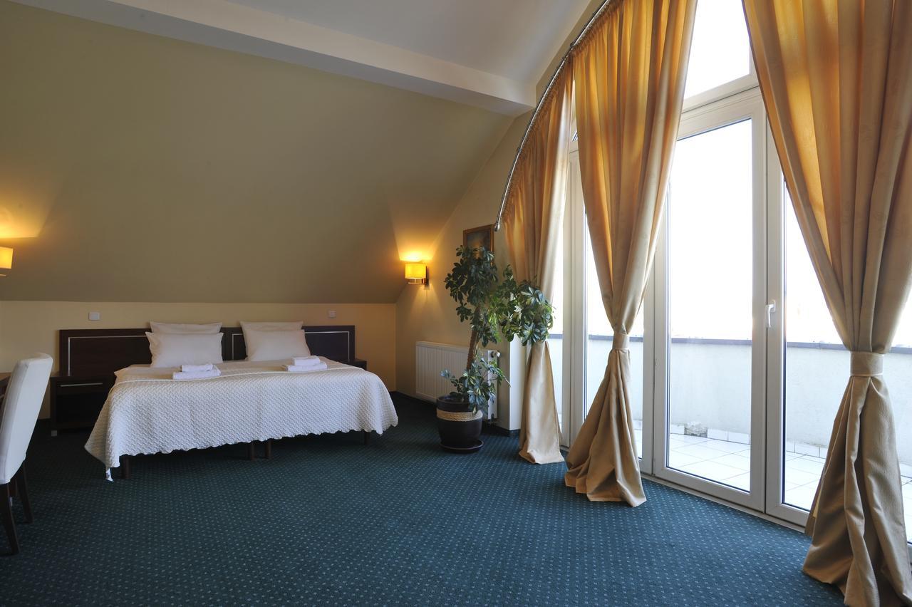 Hotel Lotos Woskrzenice Duze Luaran gambar